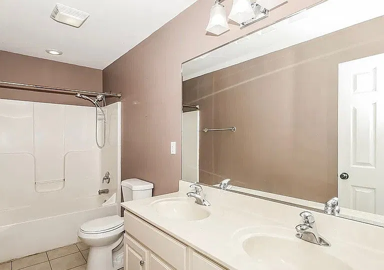 Housing — Photo 4