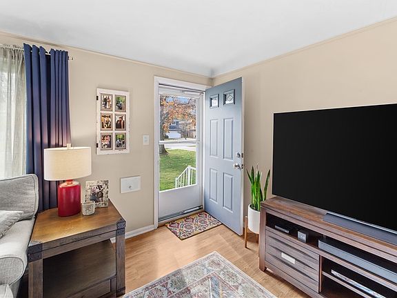 3rd image of 22310 Sandy Ln