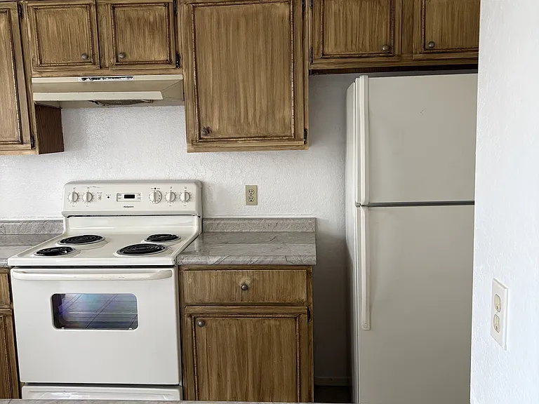 433 Avenida Garza #C — Photo 16
