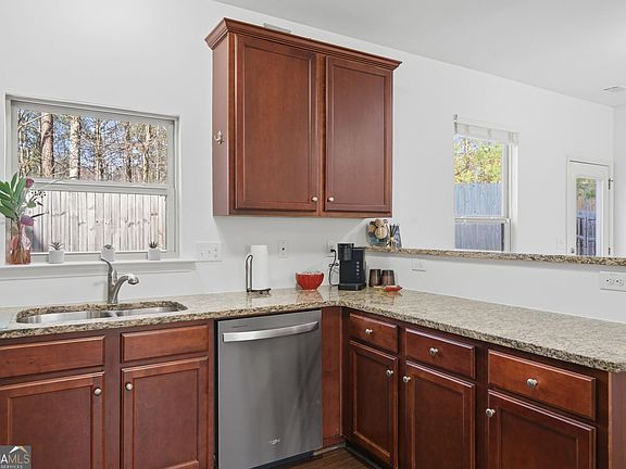 4th image of 246 Manous Way