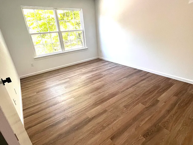 18 Diane Dr #18 — Photo 8