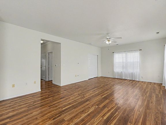 4th image of 613 Yalow Dr