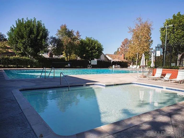 Coominity Pool