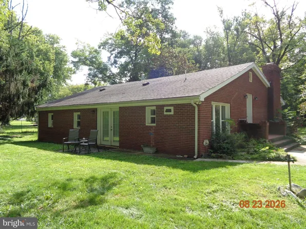 266 Thomson St, Summit Point, WV 25446