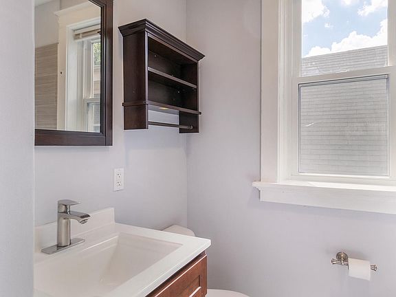 3rd image of 4928 Sutherland Ave #2