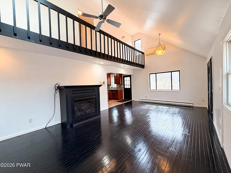 811 Hickory Ct — Photo 12
