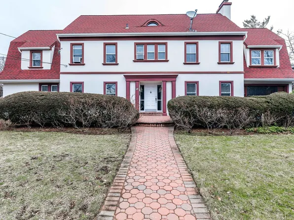 22 Elm St, Woodmere, NY 11598