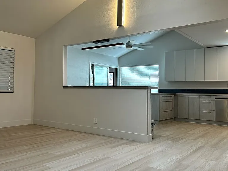 329 Dawn Ct — Photo 4