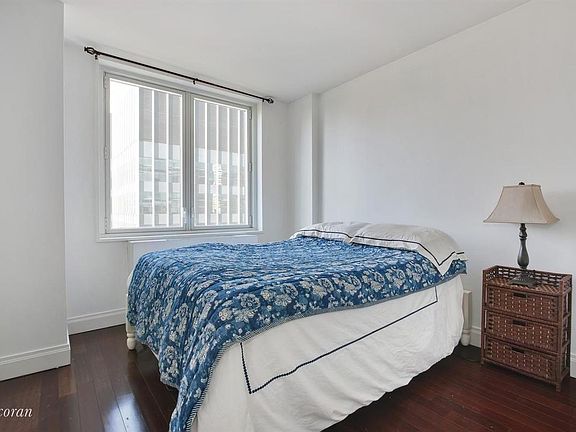 4th image of 212 E 47th St APT 27J