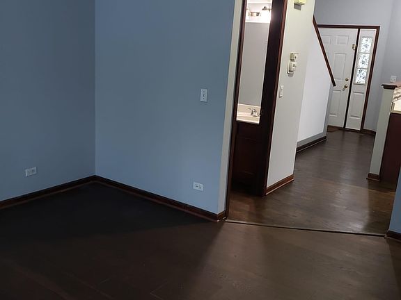 2nd image of 929 Creekside Ct