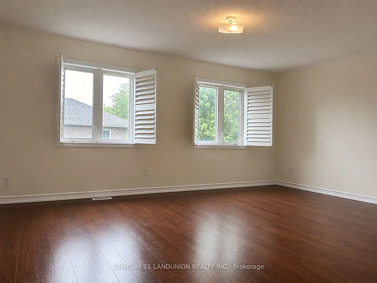 2238 Gladacres Ln — Photo 17