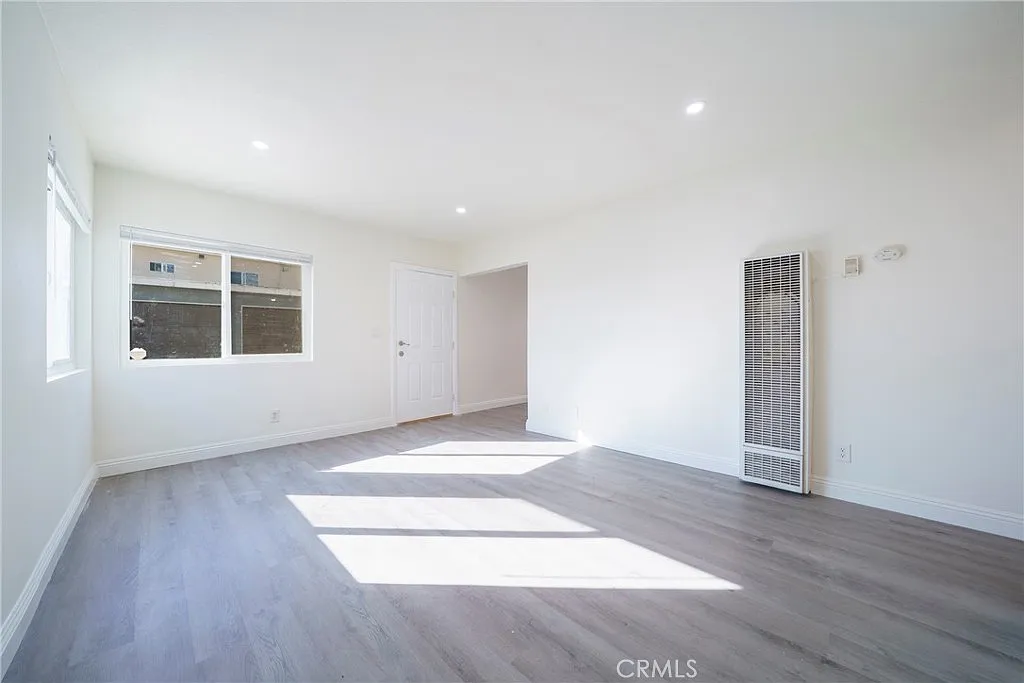 2 bed, 850 sqft, $2,200 — Photo 3
