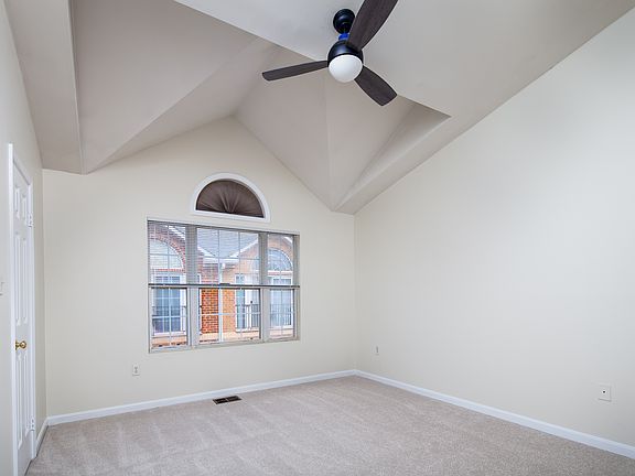 2nd image of 3040 S Glebe Rd #1