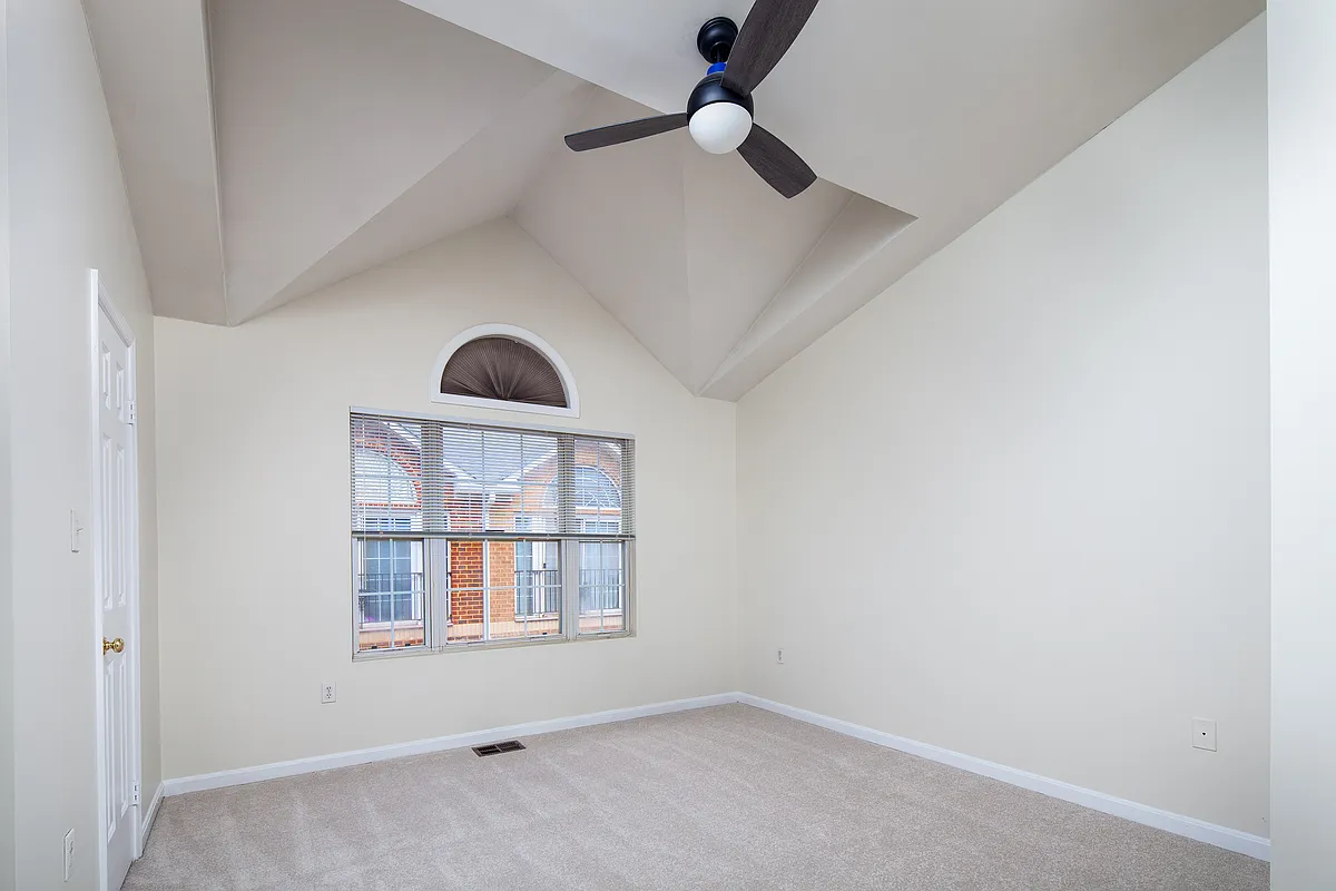 Building Photo - 3040 S Glebe Rd #1