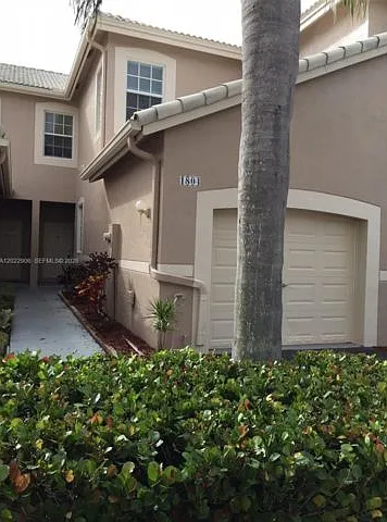 1804 Salerno Cir — Photo 2