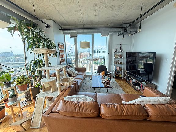 3rd image of 700 W Van Buren St APT 1106