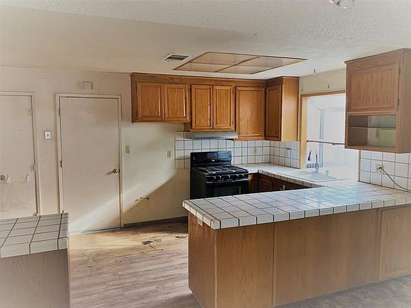 Kitchen Photo 2