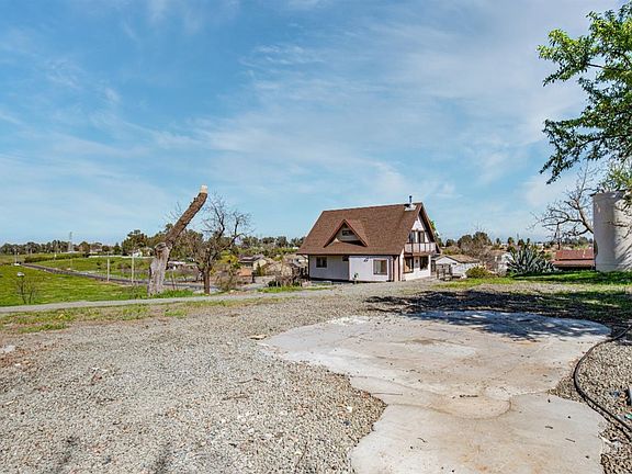 2nd image of 140 Rice Lane