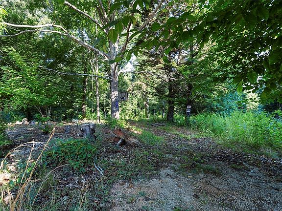 5th image of 700 Brooke Dr