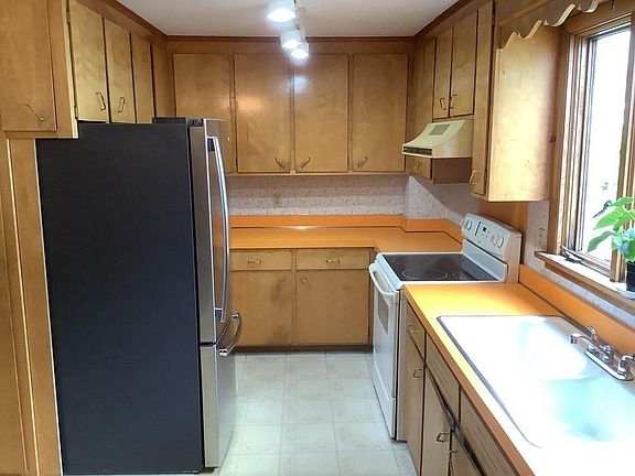 3rd image of 50 Moulton St