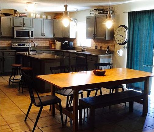3rd image of 2404 Sandridge Cir