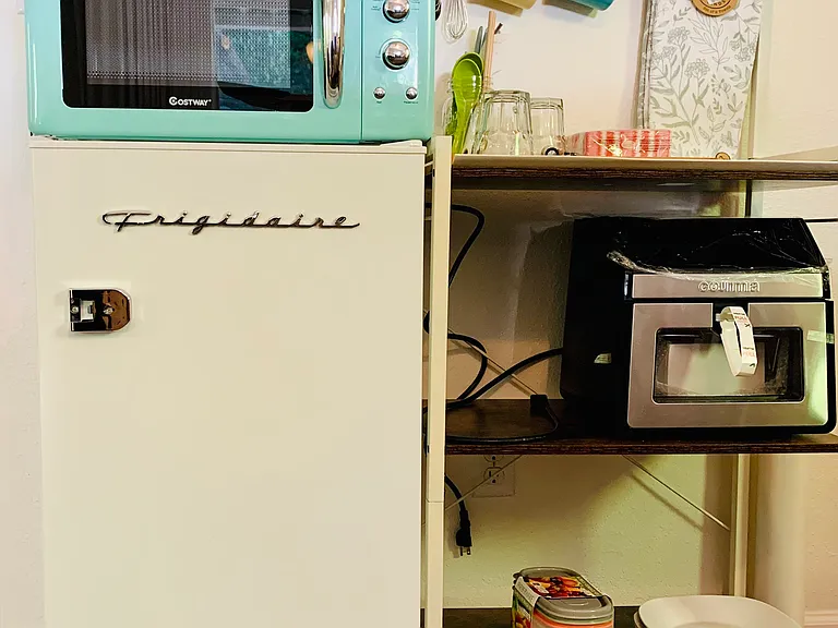 Fully equip kitchenette in room