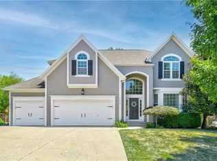 173 NE Hidden Ridge Ln, Lees Summit, MO 64064