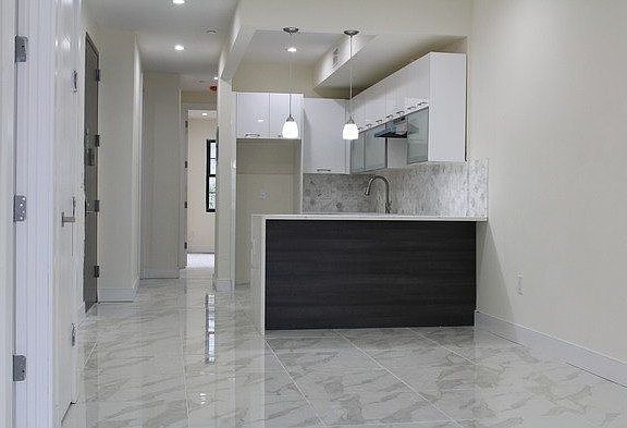 3rd image of 526 Kosciuszko St #3F