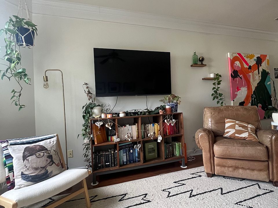 1st image of 2310 Elliott Ave APT 818