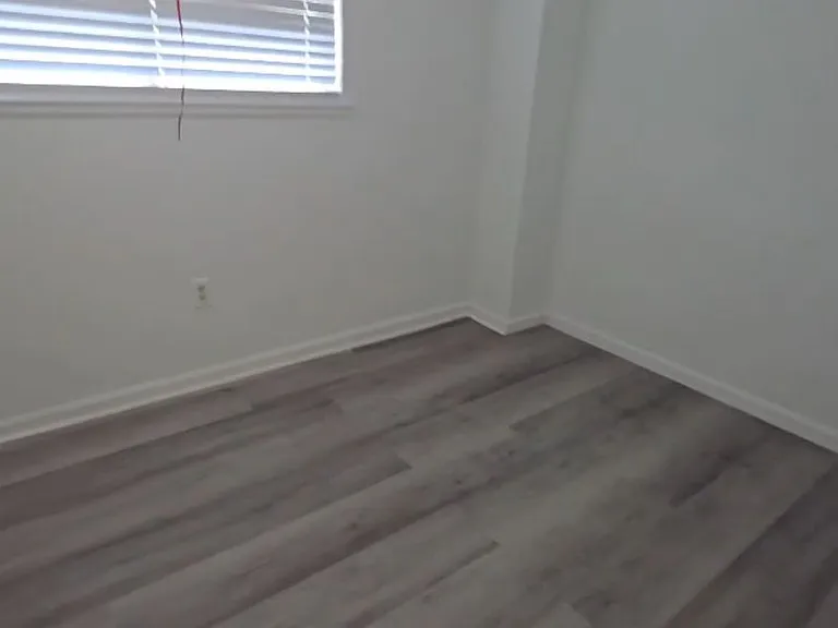 2562 Traction Ave — Photo 6