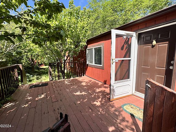 3rd image of 341 SE Neptune Ave