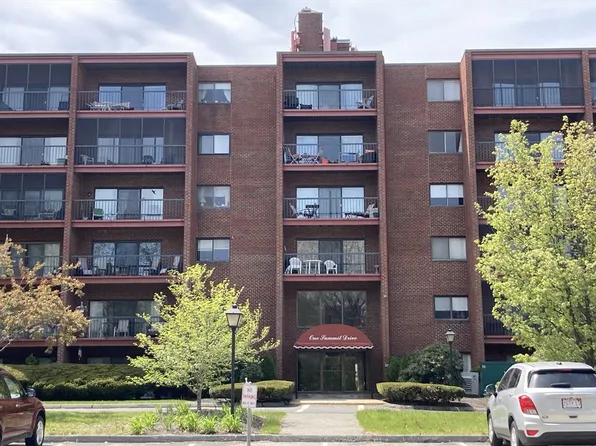 2 Summit Dr APT 36, Reading, MA 01867