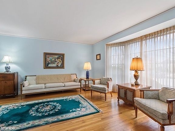 2nd image of 1652 Spruce Ave