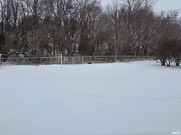 4th image of 922 Birchwood Dr
