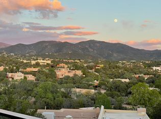 310 Loma Arisco, Santa Fe, NM 87501