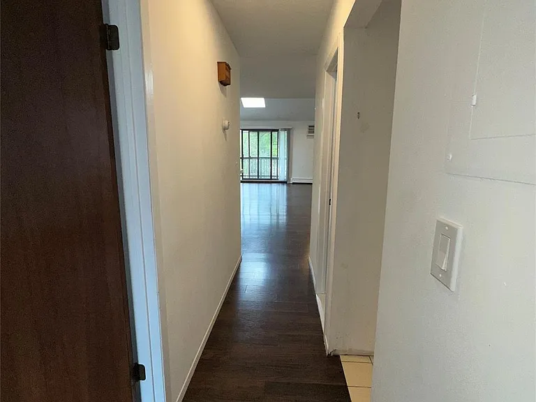 83 Manorhaven Blvd #83 — Photo 7