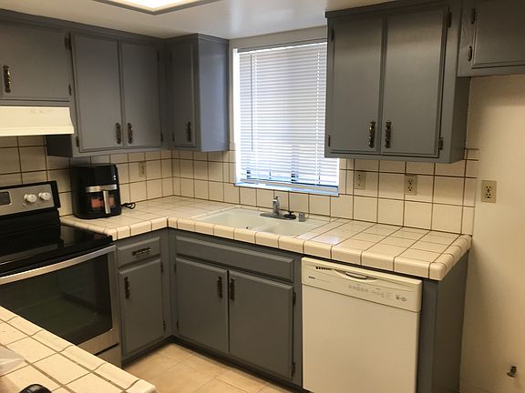 3rd image of 508 E Lancaster Blvd APT B
