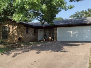 118 Juniper Dr, Palestine, TX 75803
