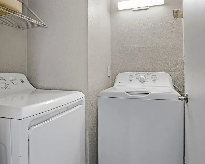 Regency Point Luxury Apartments — Photo 52
