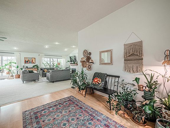 5th image of 4239 Saybrook Dr