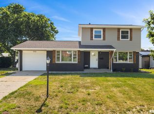 308 S Hollybrook Dr, Chillicothe, IL 61523