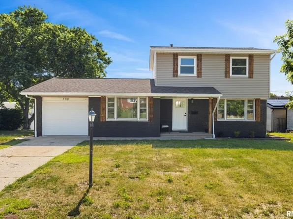 308 S Hollybrook Dr, Chillicothe, IL 61523