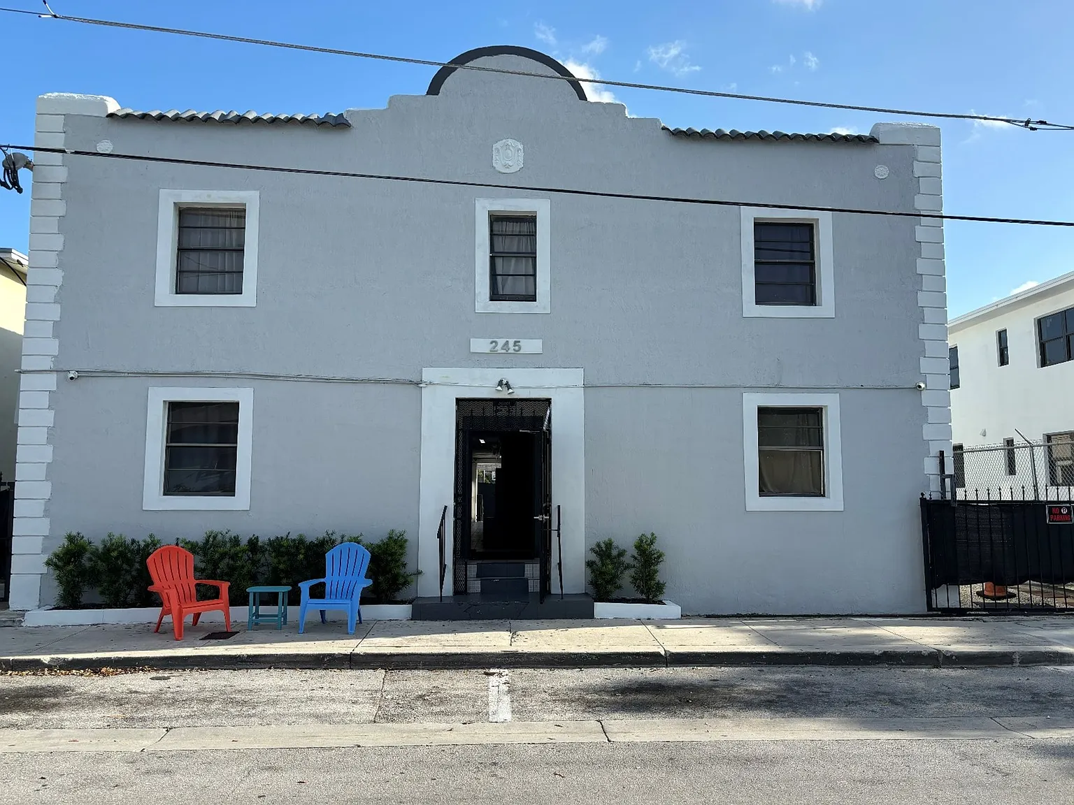245 NW 32nd St — Photo 1