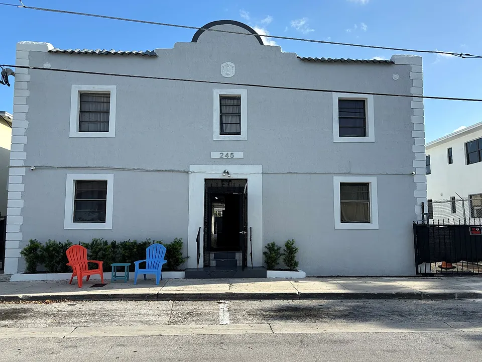 245 NW 32nd St #4