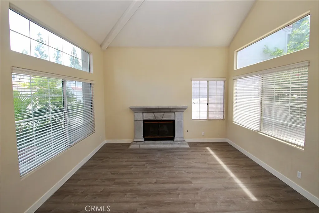 3 bed, 3.5 bath, 1800 sqft, $4,500 — Photo 3