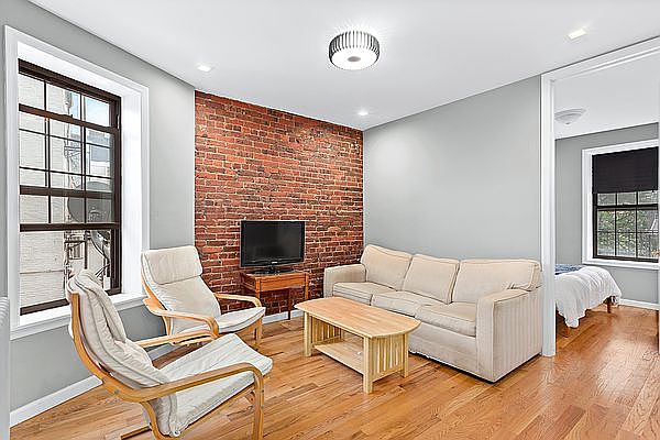 1st image of 276 3rd Ave APT 2C