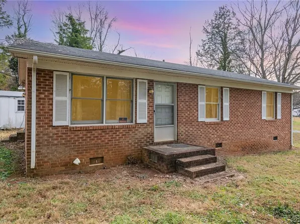 3734 Carole Dr, Sophia, NC 27350