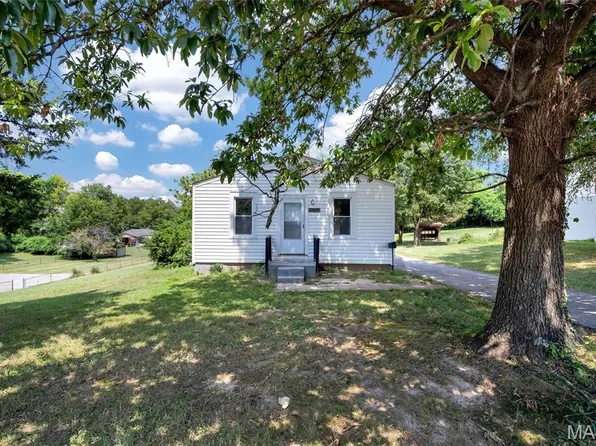 10525 Hobday Ave, Saint Ann, MO 63074