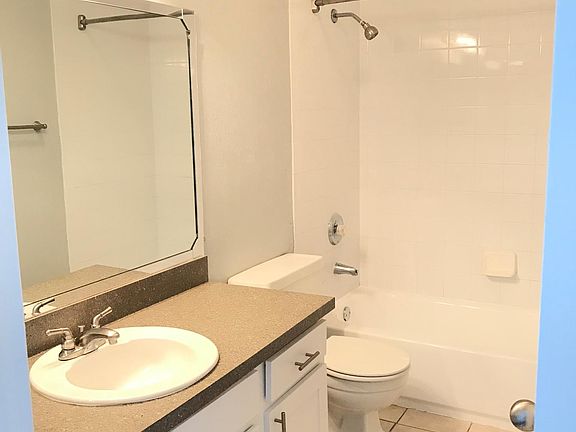 4th image of 1002 Village Ln
