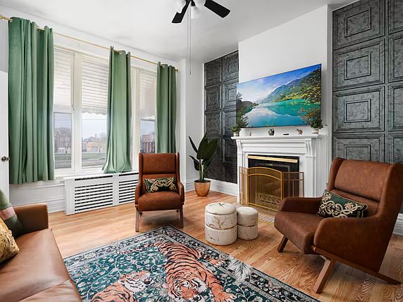 The furniture shown in this photo belongs to the current tenant.